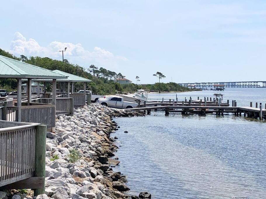 Life'S A Breeze - Updated 3Br 5Min To Pcola Beach Gulf Breeze Exterior photo